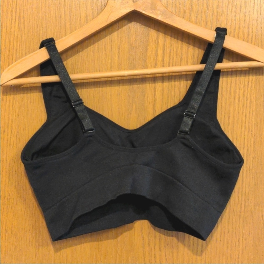 ❤️🔥Puma - Black Padded Sports Bra - L - Picture 2 of 3